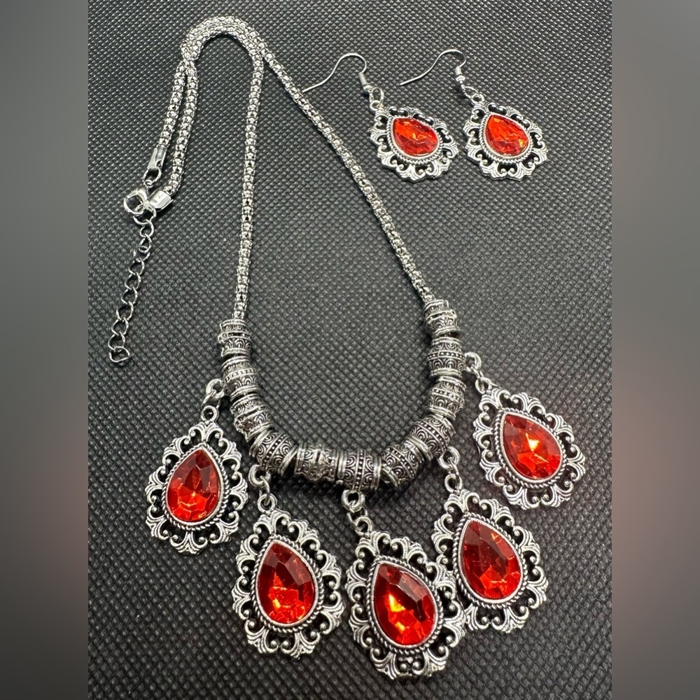 💎❤️STUNNING Vintage Silver Tone & Vermillion Dangle Necklace Earrings 💎❤️ - Picture 7 of 16